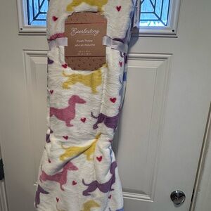 Everlasting Comfort Plush Throw with Dachshund Design Valentines Love